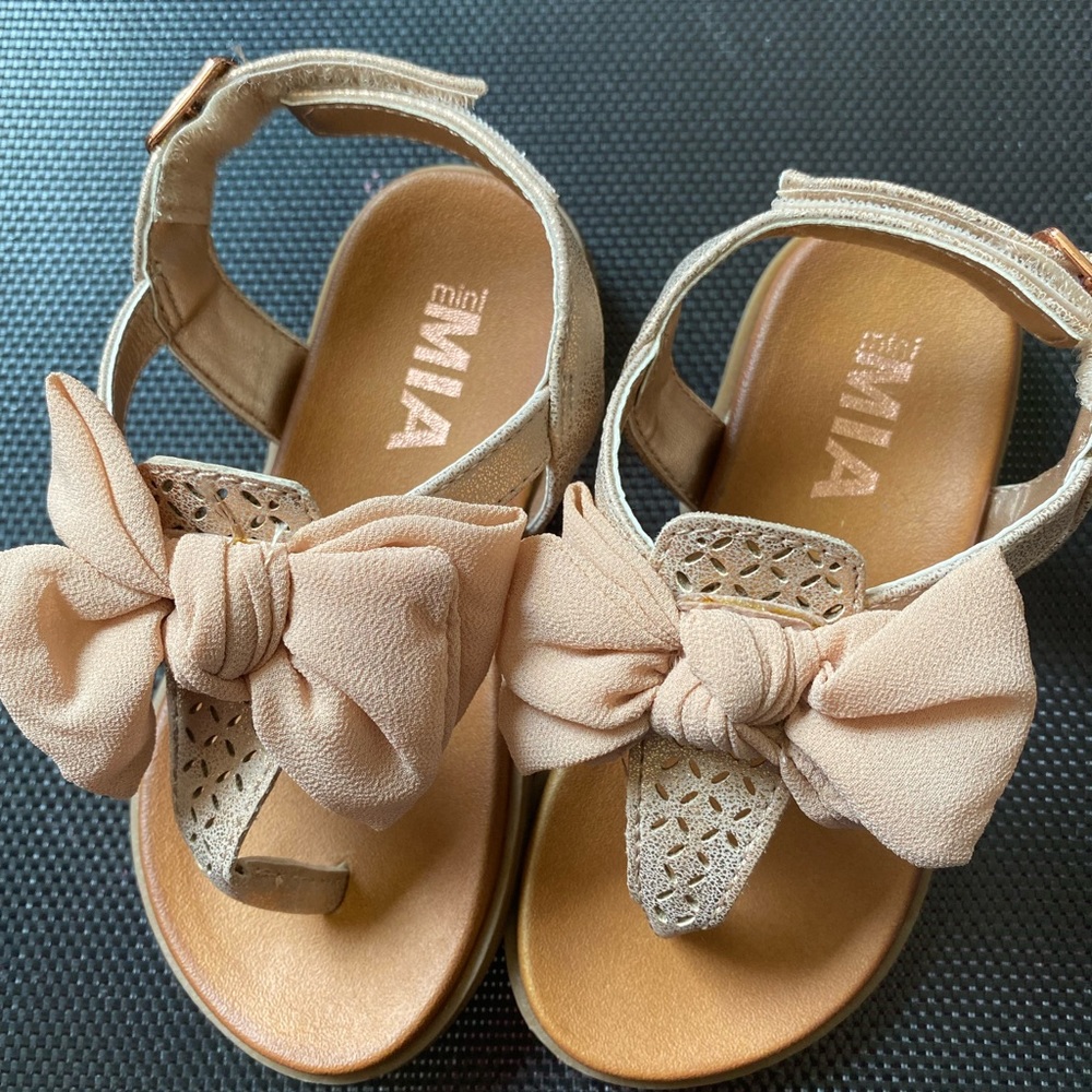 Never Worn Kids Sandals (toddler 7.5)